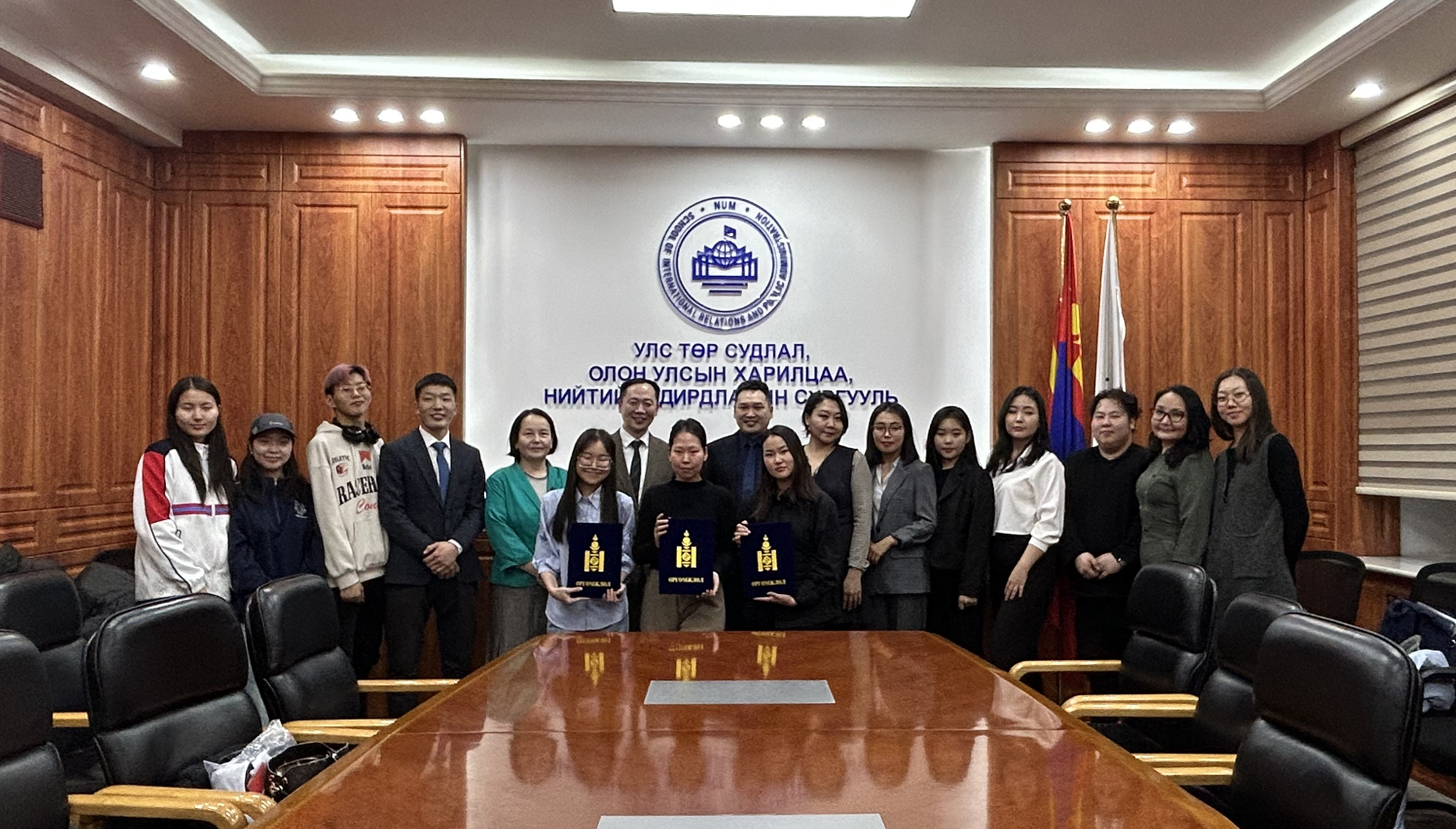 УТСОУХНУС-ийн ОУХарилцааны хөтөлбөрийн бакалаврын түвшний эрдэм шинжилгээний хурал  амжилттай зохион байгуулагдлаа