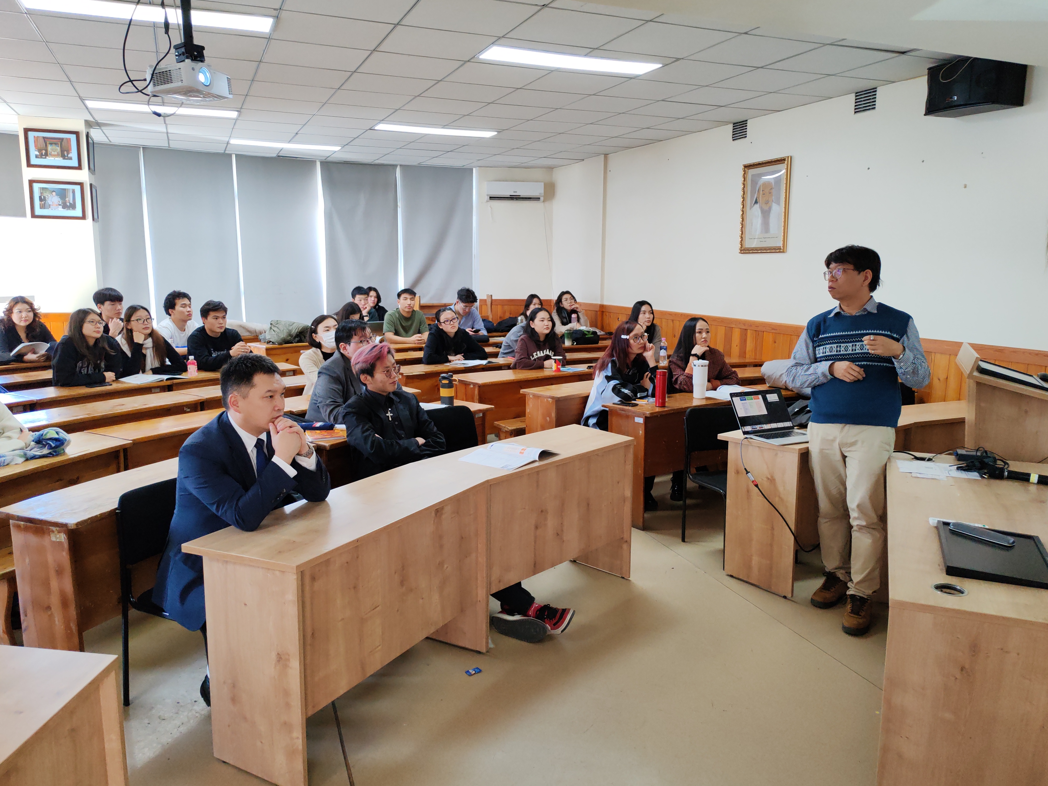 УТСОУХНУС Японы Нийгата мужийн их сургуулийн хамтарсан хөтөлбөрийн талаар ярилцав