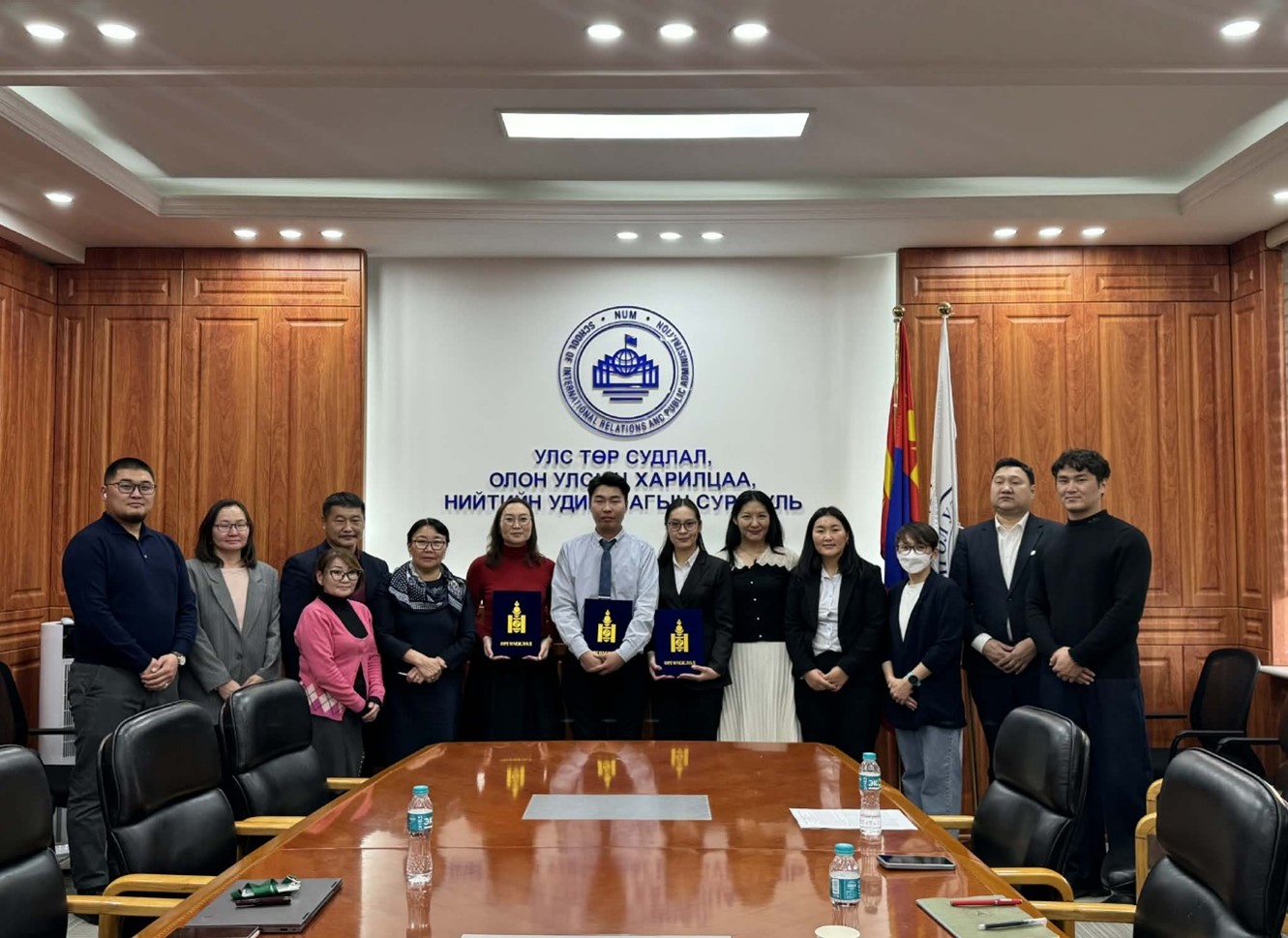 МУИС-УТСОУХНУС-ийн Нийтийн удирдлагын тэнхимийн ахисан түвшний эрдэм шинжилгээний хурал амжилттай болж өндөрлөлөө