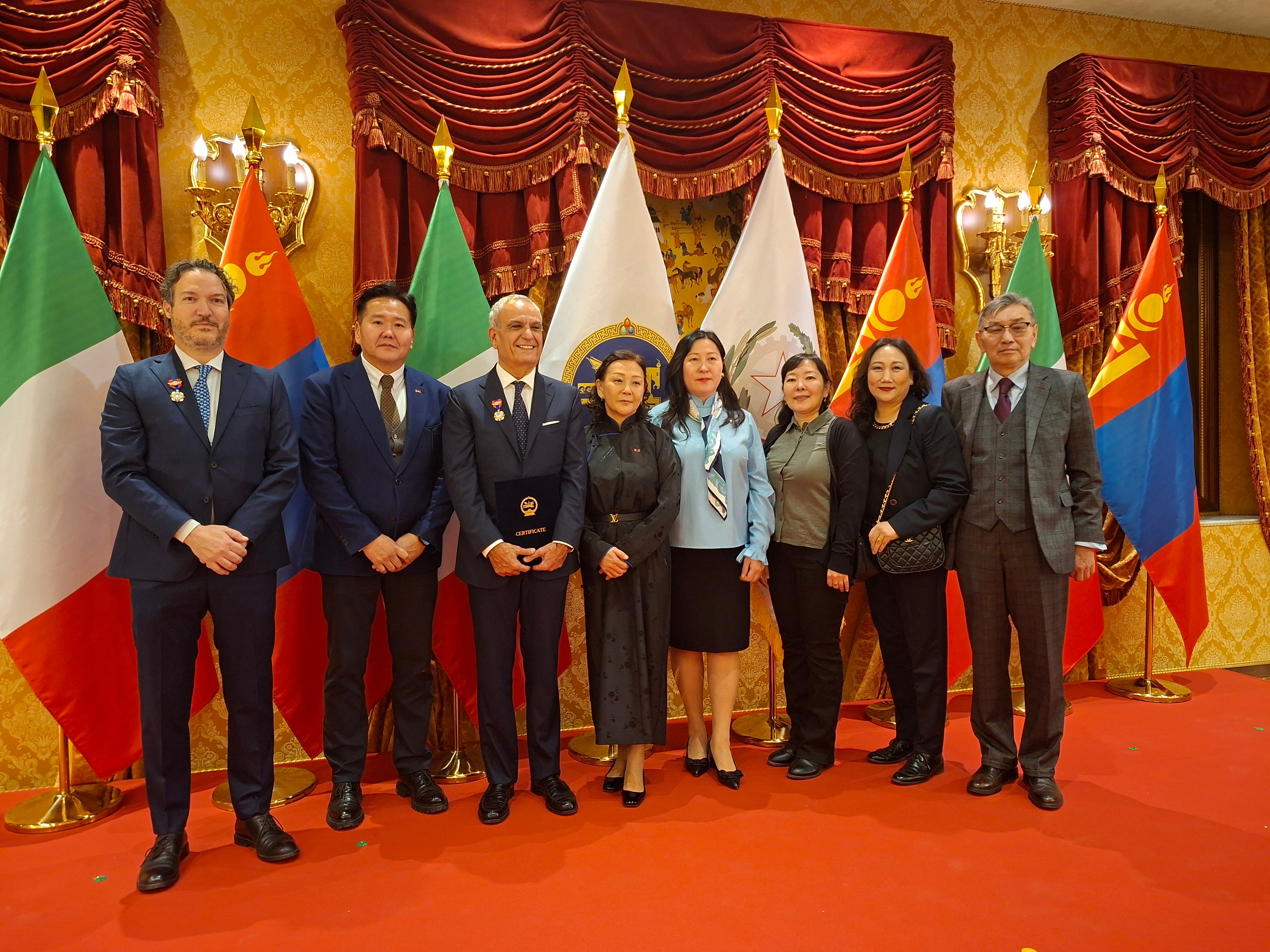 ЕРӨНХИЙЛӨГЧИЙН ИТАЛИ БОЛОН ГЭГЭЭН ШИРЭЭТ УЛСАД ХИЙСЭН АЙЛЧЛАЛЫН БҮРЭЛДЭХҮҮНД ОУХТ-ИЙН БАГШ НАР БАГТАВ