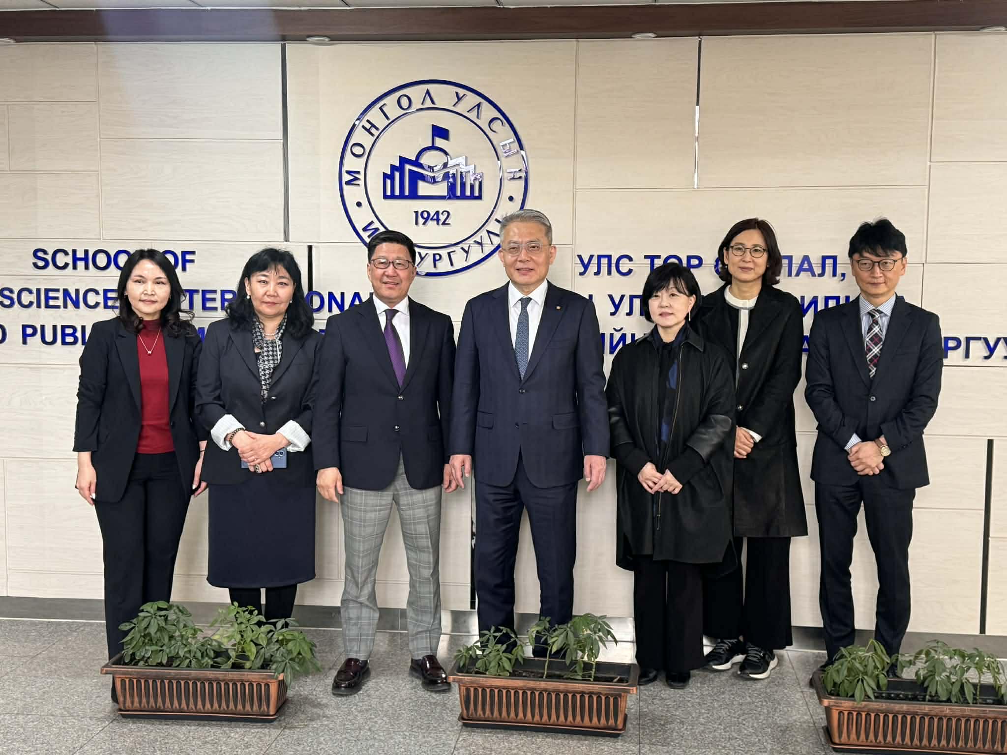 МУИС-ийн Улс төр судлал, олон улсын харилцаа, нийтийн удирдлагын сургуульд Хансунг их сургуулийн төлөөлөгчид зочиллоо